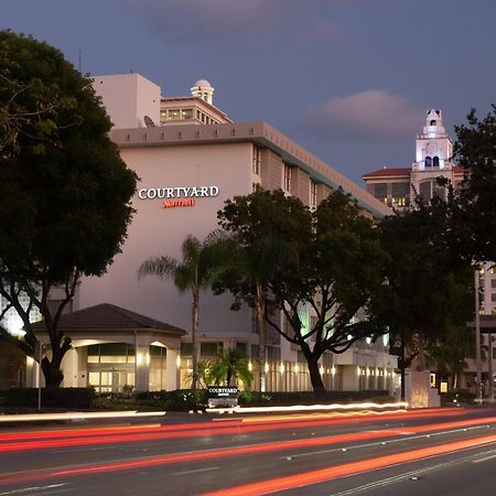 Courtyard Miami Coral Gables Hotel Exterior photo