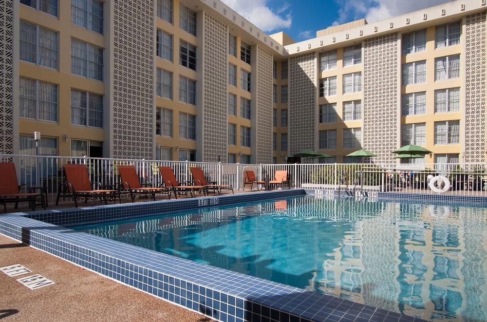 Courtyard Miami Coral Gables Hotel Exterior photo