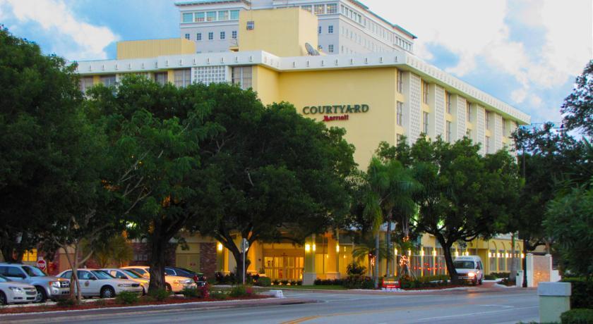 Courtyard Miami Coral Gables Hotel Exterior photo